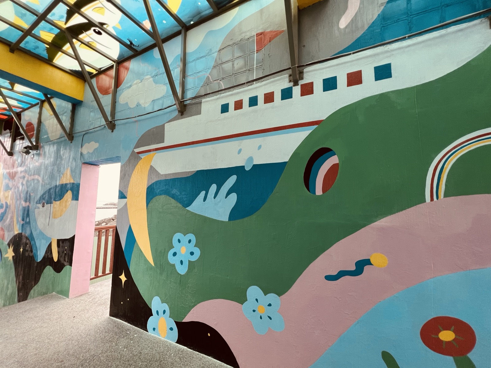 Image 11 — Zhongyun Harbor wall mural 23' × 91' 10" (×2)