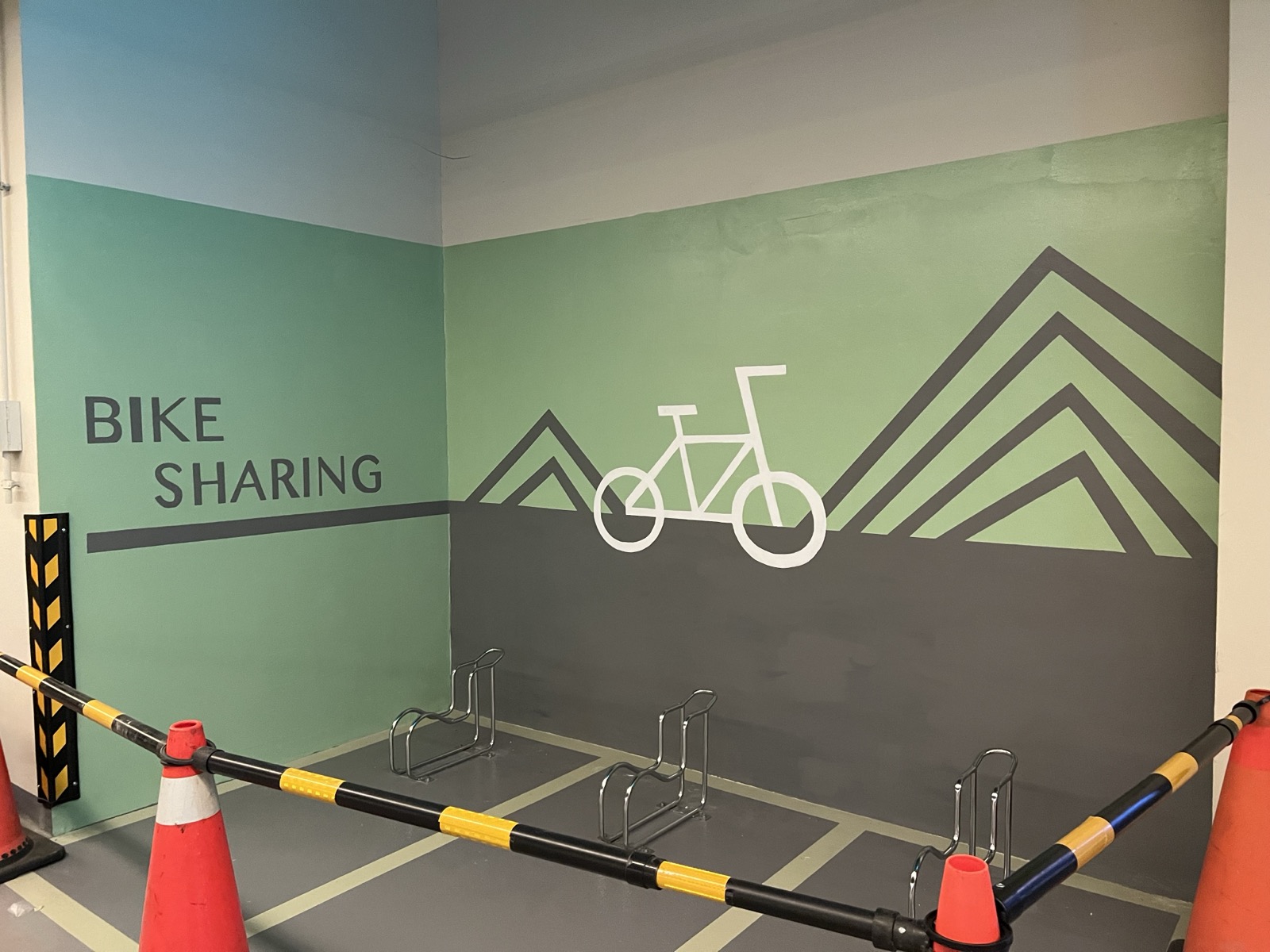 Image 11 — Parking wall 6' 7" × 31' 6"