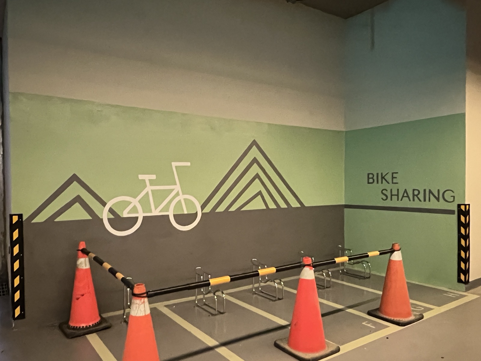Image 12 — Parking wall 6' 7" × 31' 6"